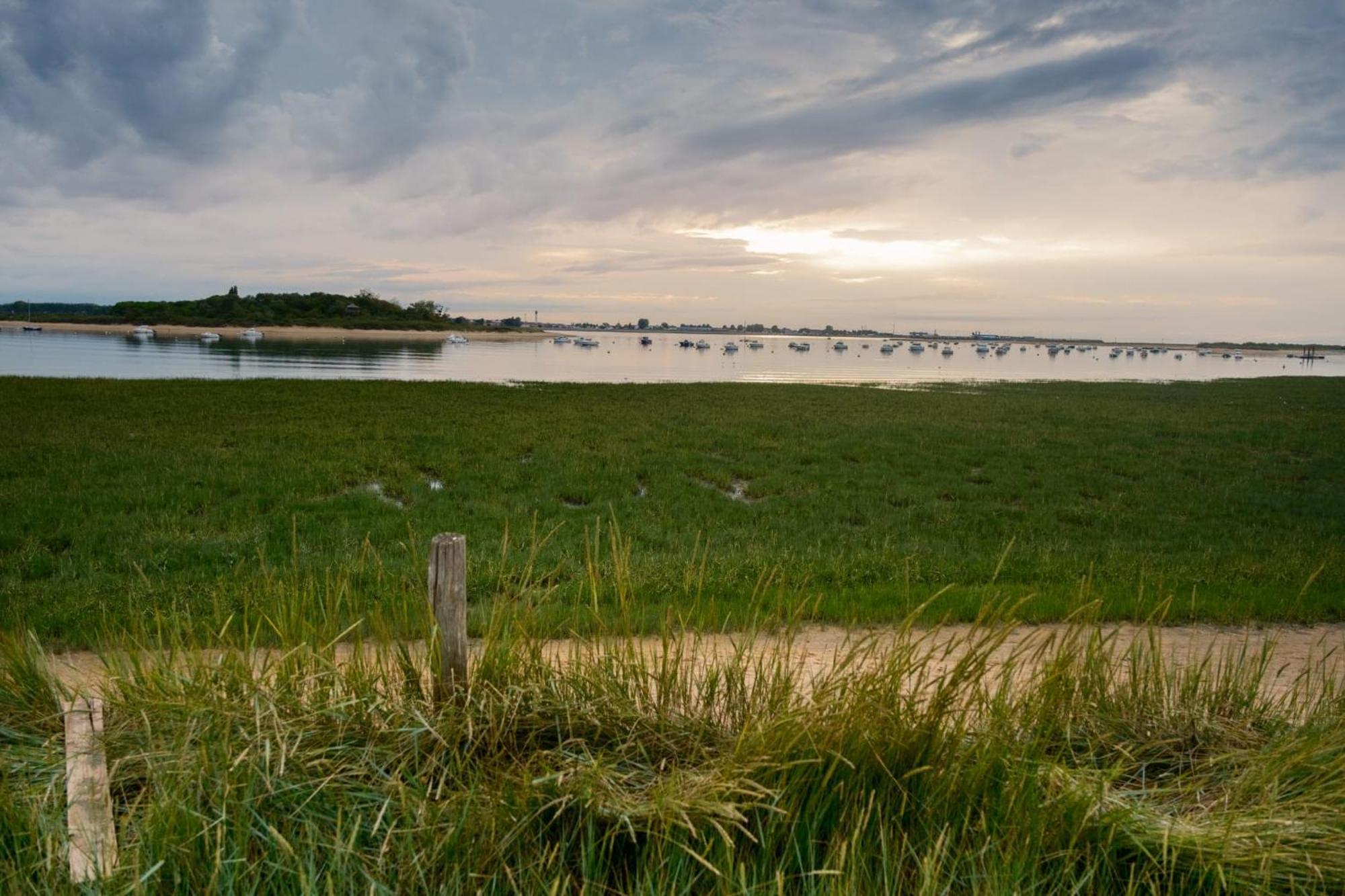 Maison Neuve Proche Plage Avec Parking Gratuit Et Prive A 5 Min Du Musee De La Batterie De Merville Gonneville-en-Auge Luaran gambar